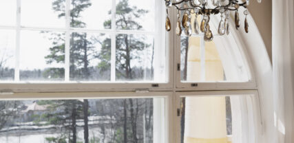 Ikkuna Kauniasten Vallmogårdilla