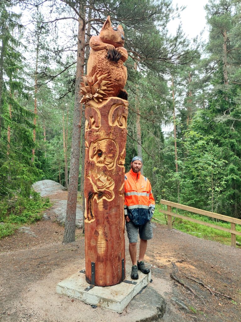 Toteemi-puuveistos ja Niko Nordström