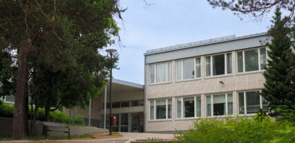 Hagelstamska skolan, koulu