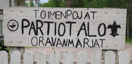 Toimenpojat, partiotalo. oravanmarja