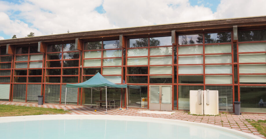 Uimahallin ulkoallas